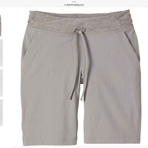 Duluth Trading Company Armachillo Cooling 10” shorts size 18